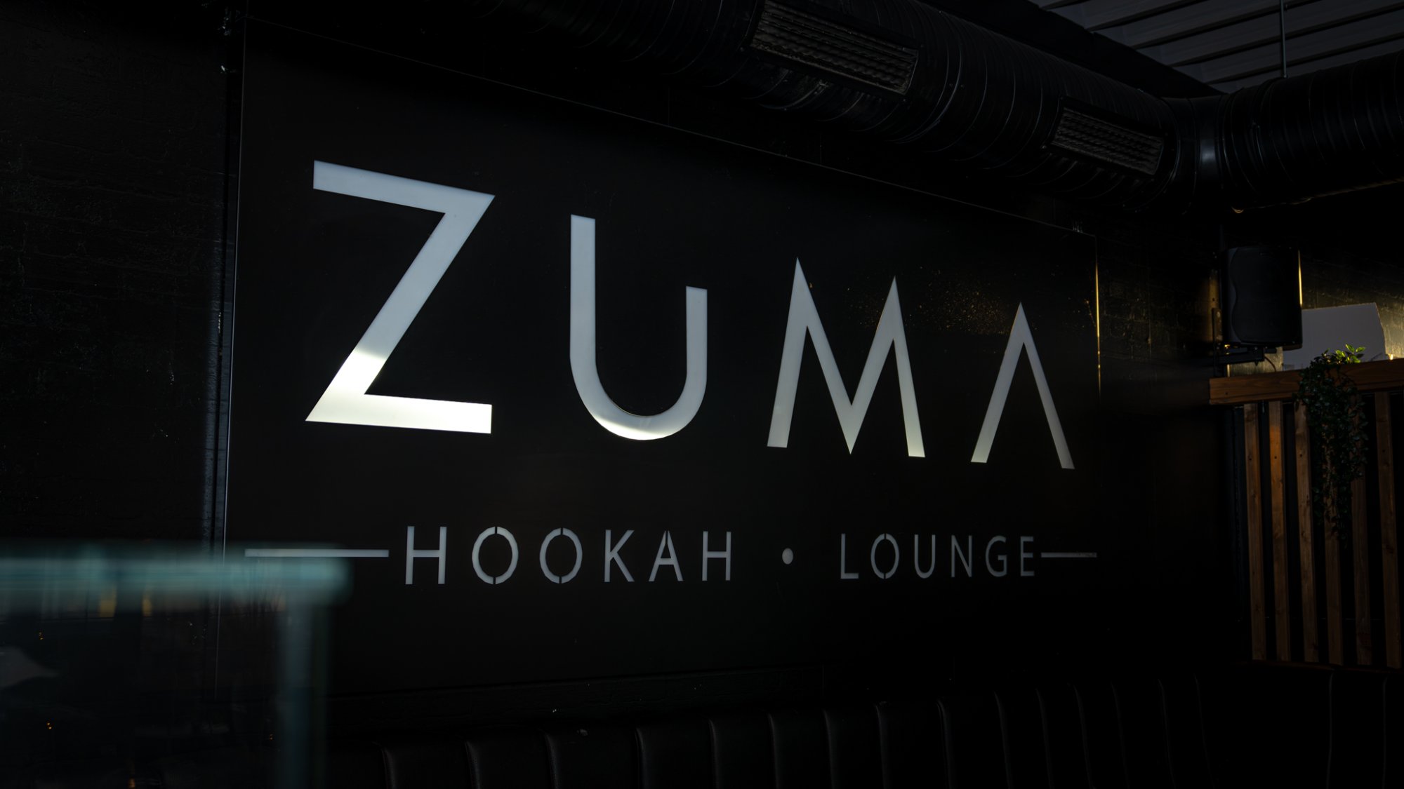 ZUMA Hookah Lounge Schild