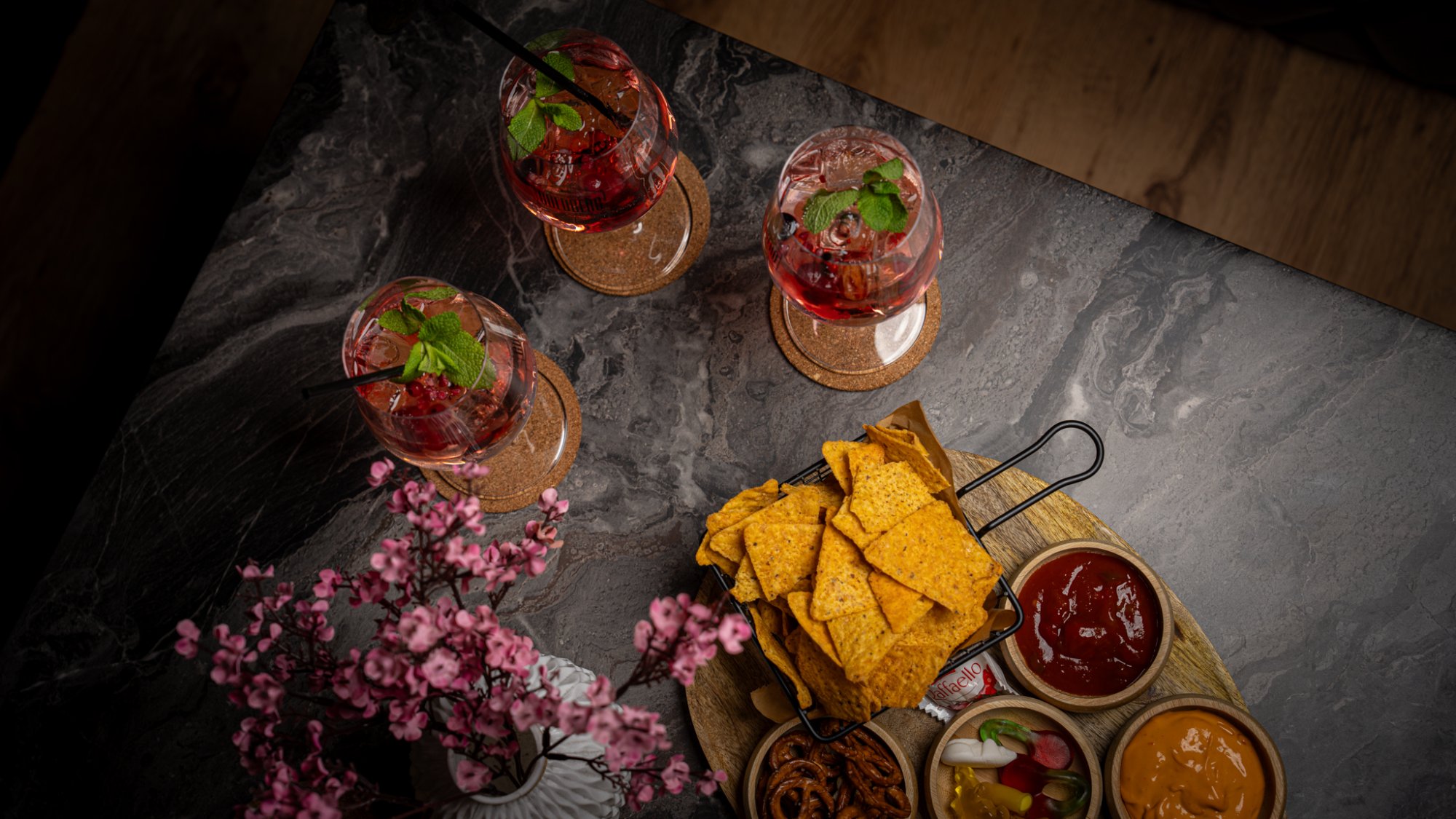 Snacks & Cocktails